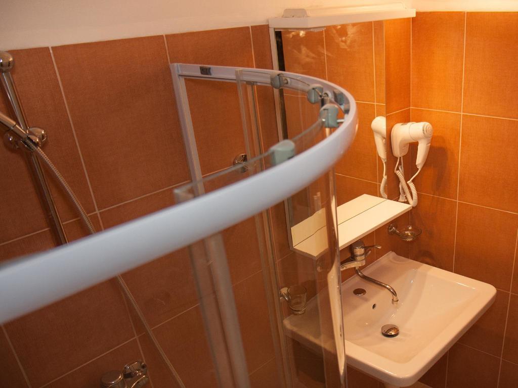 Hotel & Hostel Florian ปราก ภายนอก รูปภาพ