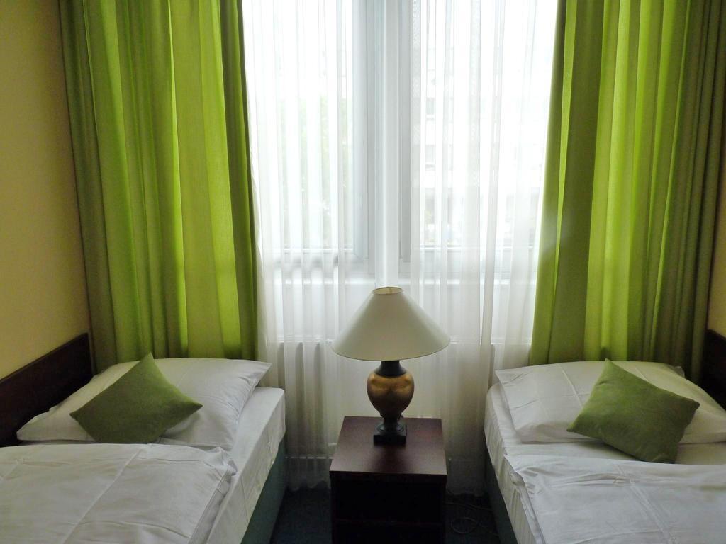 Hotel & Hostel Florian ปราก ภายนอก รูปภาพ