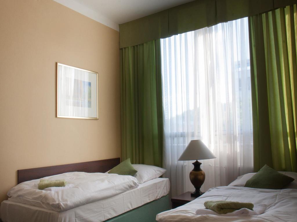Hotel & Hostel Florian ปราก ภายนอก รูปภาพ