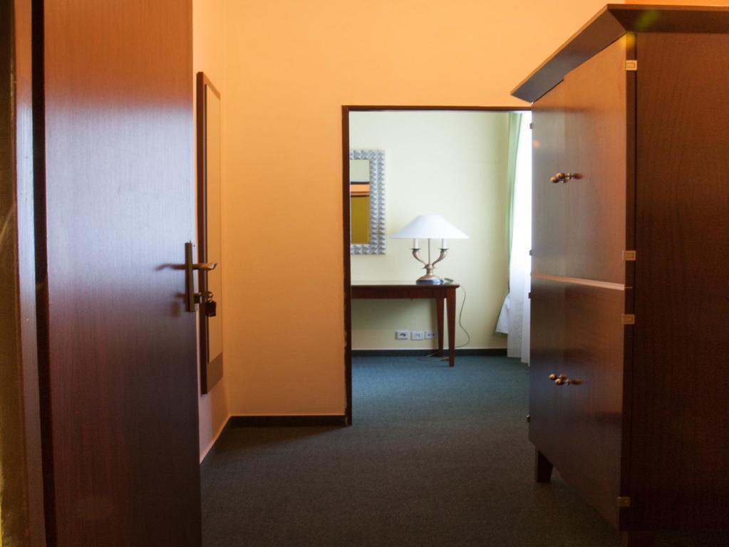 Hotel & Hostel Florian ปราก ภายนอก รูปภาพ